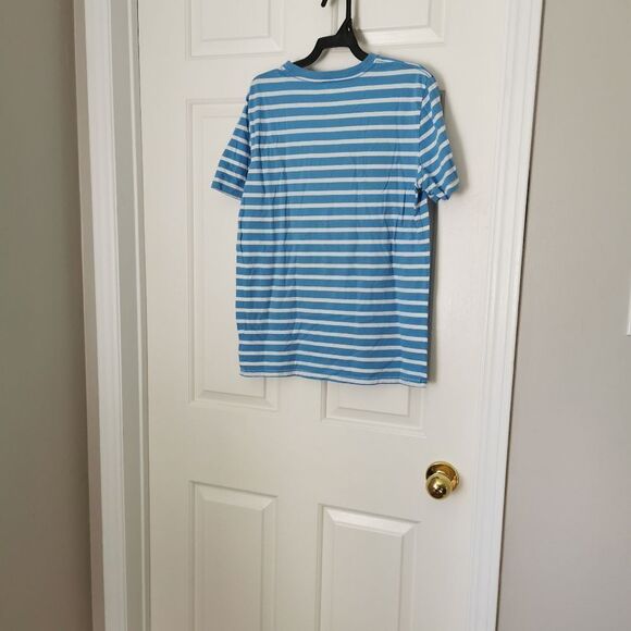 3/$20 Gap t-shirt - Picture 4 of 4